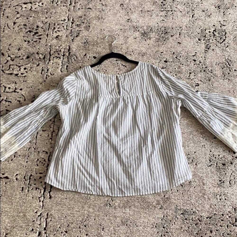 Beautiful Blouse - Picture 6 of 6